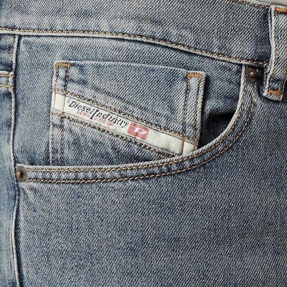 Diesel Mens D-Sark Straight Leg Jeans / Blue